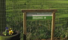 Bord bij ingang van de camping.